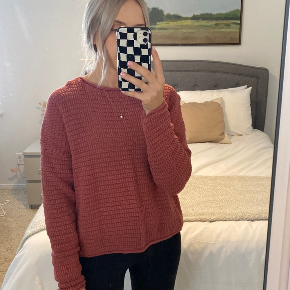 Women’a Universal Thread sweater